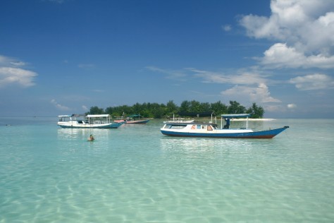 Karimun Jawa , Surga Dunia di Karimun Jawa : lokasi pulau karimun jawa dengan boat