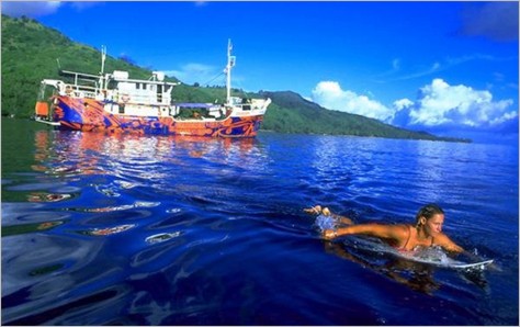 peselancar di kepulauan mentawai - Mentawai : Mentawai Si Cantik nan Eksotis
