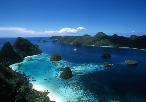 pulau raja ampat dari atas - Papua : Raja Ampat yang Mempesona