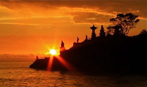 Lombok , Pantai Senggigi Lombok : Pura Batu Bolong