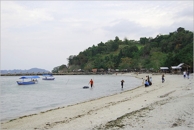 Lampung , Indahnya Pantai Mutun Plus Bonus Pulau Tangkil Lampung : Berlibur Ke Pantai Mutun Lampung