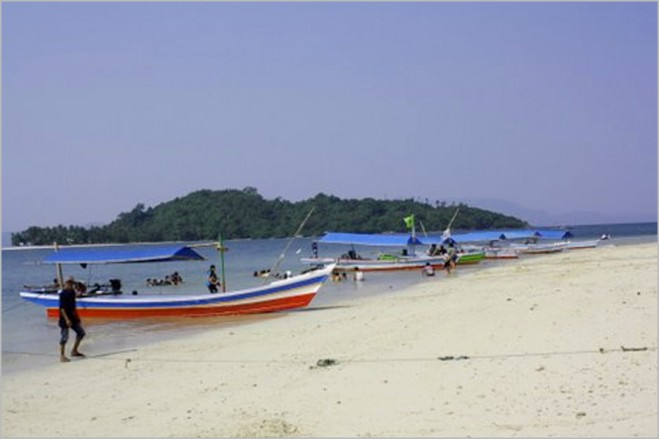 Lampung , Indahnya Pantai Mutun Plus Bonus Pulau Tangkil Lampung : Lokasi Pantai Mutun Mutun
