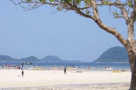 pantai mutun 1 - Lampung : Indahnya Pantai Mutun Plus Bonus Pulau Tangkil Lampung