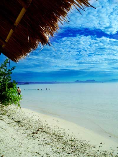 pantai mutun 2 - Lampung : Indahnya Pantai Mutun Plus Bonus Pulau Tangkil Lampung