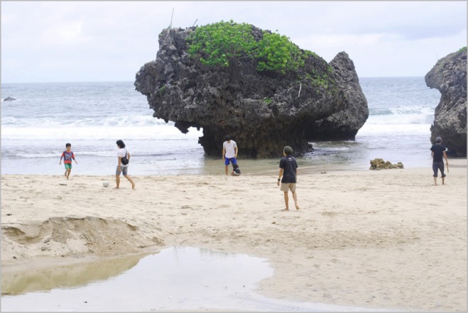 Jawa , Pesona Baru Pantai Siung : Pantai Siung Batu Batu
