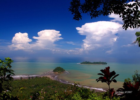OLYMPUS DIGITAL CAMERA - Sumatera : Pantai Air Manis Padang Sumatera Barat