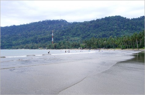 pantai air manis pada g - Sumatera : Pantai Air Manis Padang Sumatera Barat