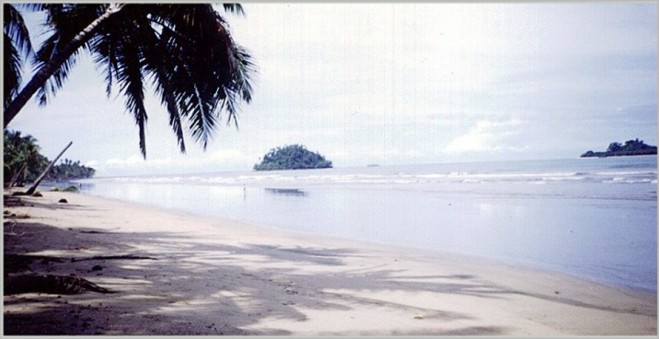 Sumatera , Pantai Air Manis Padang Sumatera Barat : Pantai Air Manis Padang