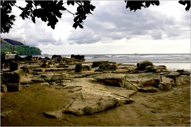 Sumatera , Pantai Air Manis Padang Sumatera Barat : Pantai Air Manis Padang Sumbar