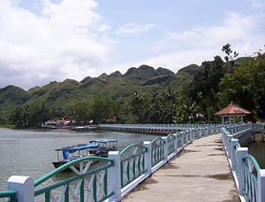Jawa Tengah , Pantai Ayah (Pantai Logending), Kebumen – Jawa Tengah : Pantai Ayah
