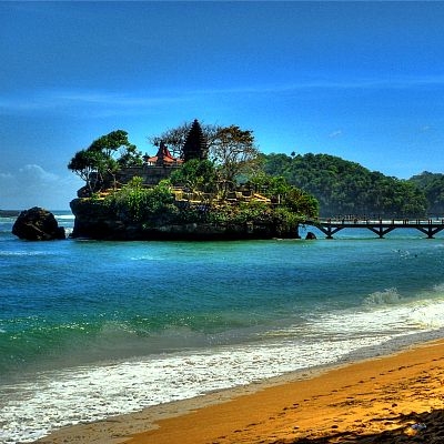 Jawa Timur , Pantai Balekambang Kabupaten Malang : Pantai Balekambang