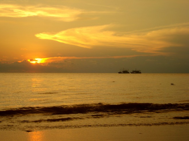 Kalimantan Selatan , Pantai Batakan – Wisata Pantai di Kalimantan Selatan : Pantai Batakan Sunset