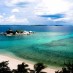 Maluku, : pantai di pulau derawan