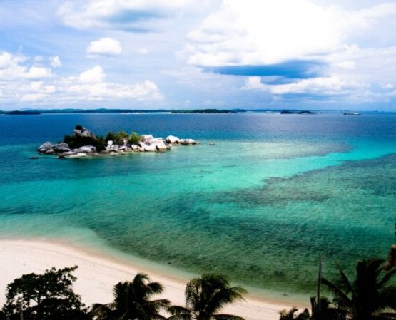 Kalimantan , Pulau Derawan Kalimantan Timur – Nirwana Tropis : Pantai Di Pulau Derawan