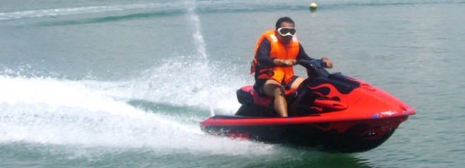 Lampung , Pantai Duta Wisata Lampung – Tempat Rekreasi dan Hiburan : Jet Ski Di Pantai Duta Wisata