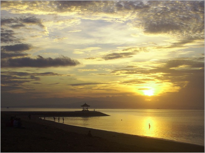 Bali , Pantai Sanur Bali – Melihat Keindahan Matahari Terbit : Matahari Terbit Di Sanur