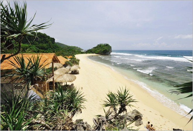 DIY Yogyakarta , Pantai Indrayanti yang Indah : Pantai Indrayanti Dari Atas