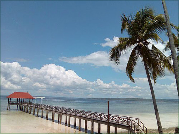 Sulawesi Tenggara , Pantai Lakeba di Buton Utara – Nirwana yang terpendam : Dermaga Di Pantai Lakeba