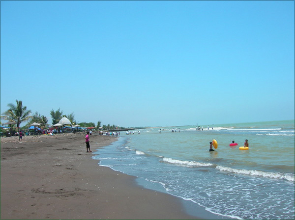 Jawa Tengah , Pantai Widuri Pemalang – Cocok untuk Wisata Keluarga : Pemandangan Pasir Pantai Widuri