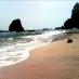 Jawa Timur , Pantai Watu Ulo Jember : pasir-di-watuulo