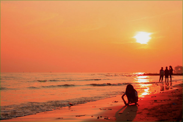 Jawa Tengah , Pantai Widuri Pemalang – Cocok untuk Wisata Keluarga : Sunset Pantai Widuri