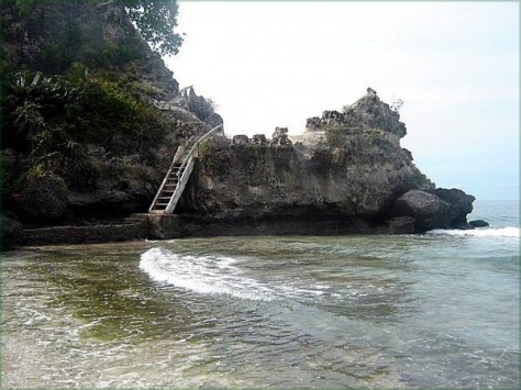 Jawa Timur , Pantai Lombang, Sumenep – Madura : karang-di-pantai-lombang