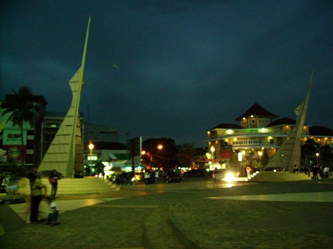 Sulawesi Selatan , Pantai Losari di Makassar : Pantai_Losari_di_Malam_Hari