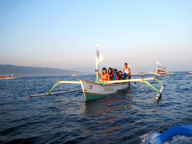 Bali , Pantai Lovina Bali – Lumba Lumba dan Pesona Pantai Utara Bali : Kapal Untuk Melihat Lumba Lumba Lovina Bali