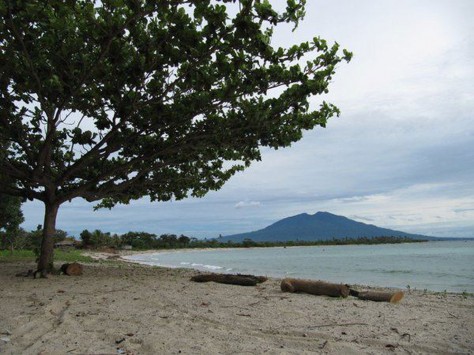 Lampung , Pantai Merak Belantung Kalianda : pasir-pantai-di-pantai-merak-blantung