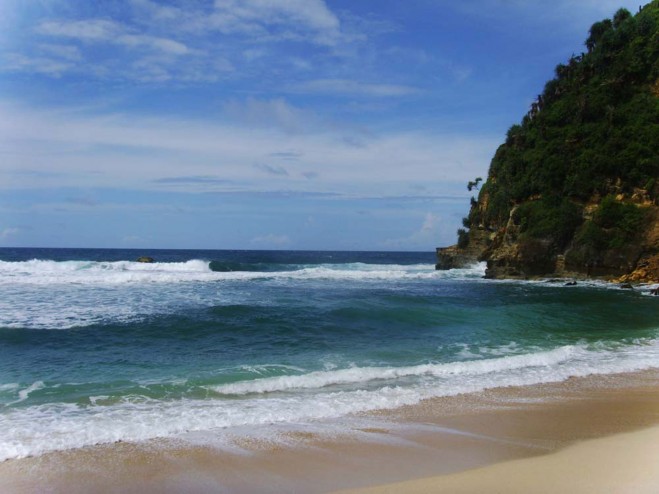 Jawa Tengah , Pantai Nampu di Wonogiri : Keindahan Pantai Nampu