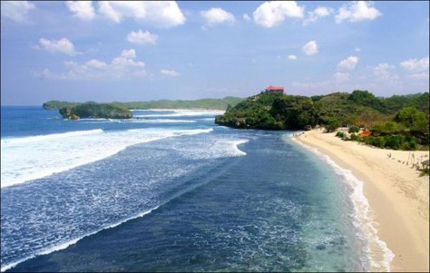Jawa Timur , Pantai Ngliyep Malang : pasir-putih-pantai-ngaliyep