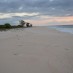 Bali, : Hamparang-pasir-pantai-batu-payung-39