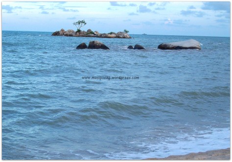 Kepulauan Riau , Pantai Batu Berdaun, Lingga – Kepulauan Riau : batu-berdaun