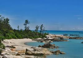 Kepulauan Riau , Pantai Batu Berdaun, Lingga – Kepulauan Riau : pesisir pantai batu bedaun