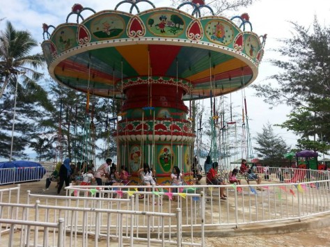 wahana di pantai batu payung - Lombok : Pantai Batu Payung, Bengkayang – Lombok Tengah