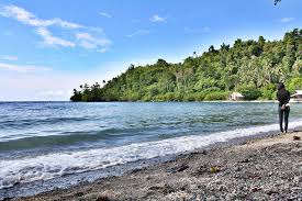 Sulawesi , Pantai Madale, Poso – Sulawesi Tengah : Pantai Madale, Sulawesi Tengah