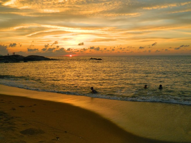 Kalimantan Barat , Tanjung Bajau Beach, Singkawang – Kalimantan Barat : Sunset Di Tanjung Bajau