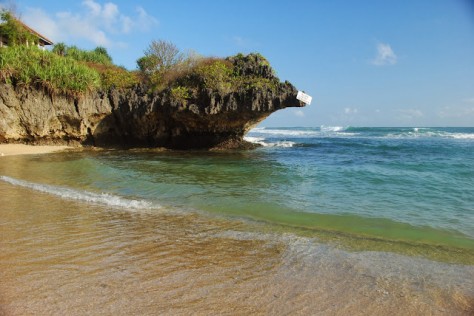 DIY Yogyakarta , Pantai Ngandong, Gunung Kidul – Yogyakarta : airnya yang tenang