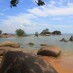 Kalimantan Selatan, : gugusan batu di pantai Temajuk