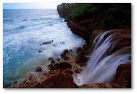 indahnya perpaduan air terjun dan pantai jogan - DIY Yogyakarta : Pantai Jogan, Gunung Kidul – Yogyakarta