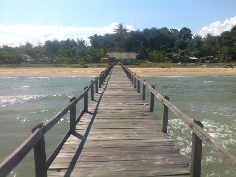 jembatan di pantai angsana - Kalimantan Selatan : Pantai Angsana, Tanah Bumbu – Kalimntan Selatan