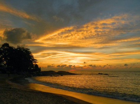 keindahan sunset tanjung Bajau - Kalimantan Barat : Tanjung Bajau Beach, Singkawang – Kalimantan Barat