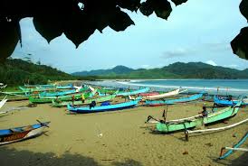 Jawa Timur , Pantai Rajegwesi, Banyuwangi – Jawa Timur : Kumpulan Perahu Nelayan