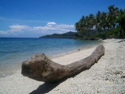 panorama pantai Madale - Sulawesi : Pantai Madale, Poso – Sulawesi Tengah