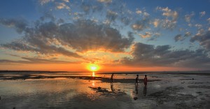 Nusa Tenggara , Wisata Pantai Lasiana, Kupang – NTT : panorama sunset Pantai Lasiana