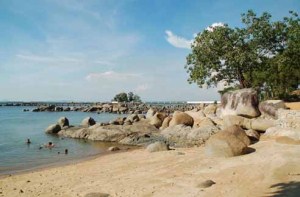 Kalimantan Barat , Sinka Island Park, Singkawang – Kalimantan Barat : Pantai Di Sinka Island Park