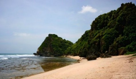 pantai nguyahan saat surut - Jawa Tengah : Pantai Nguyahan, Gunungkidul – Yogyakarta