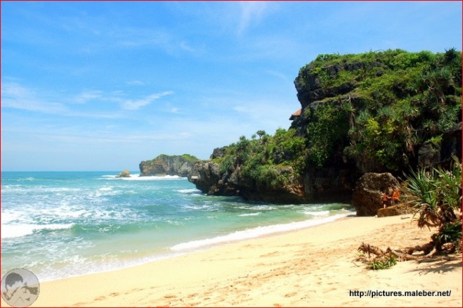 Jawa Tengah , Pantai Nguyahan, Gunungkidul – Yogyakarta : Pantai Yang Masih Bersih