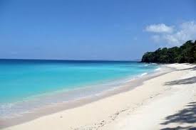 pasir putih pantai bunaken - Tips : Pantai Dengan Pasir Putih Dan Laut Terindah Di Indonesia