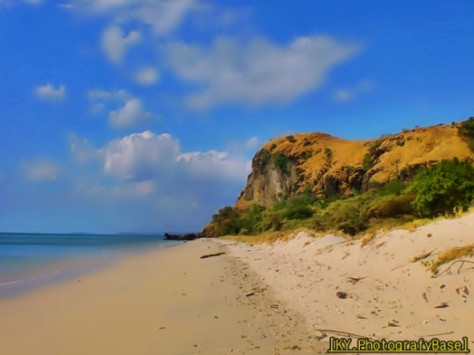 pesona bukit sabana Tanjung Bastian - Nusa Tenggara : Pantai Tanjung Bastian, Wini – Timor Tengah Utara ( TTU )
